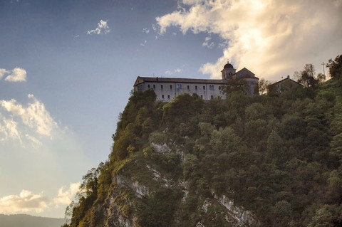 Santuario dei SS Vittore e Corona Santuario dei SS Vittore e Corona
