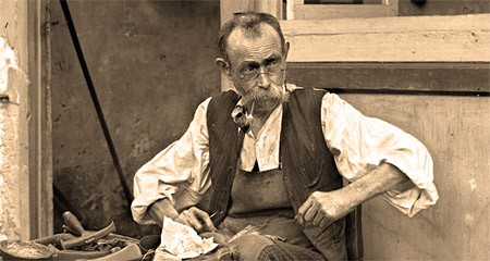 Fotografia di Tomaso Filippi (1894), Ciabattino. Venezia, Archivio Storico IRE